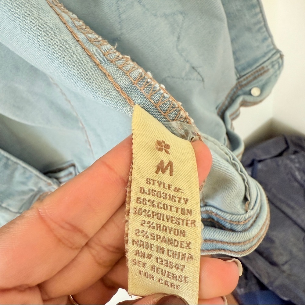 Altar’d State DenimLigh Wash Star Jean Jacket - Picture 4 of 4